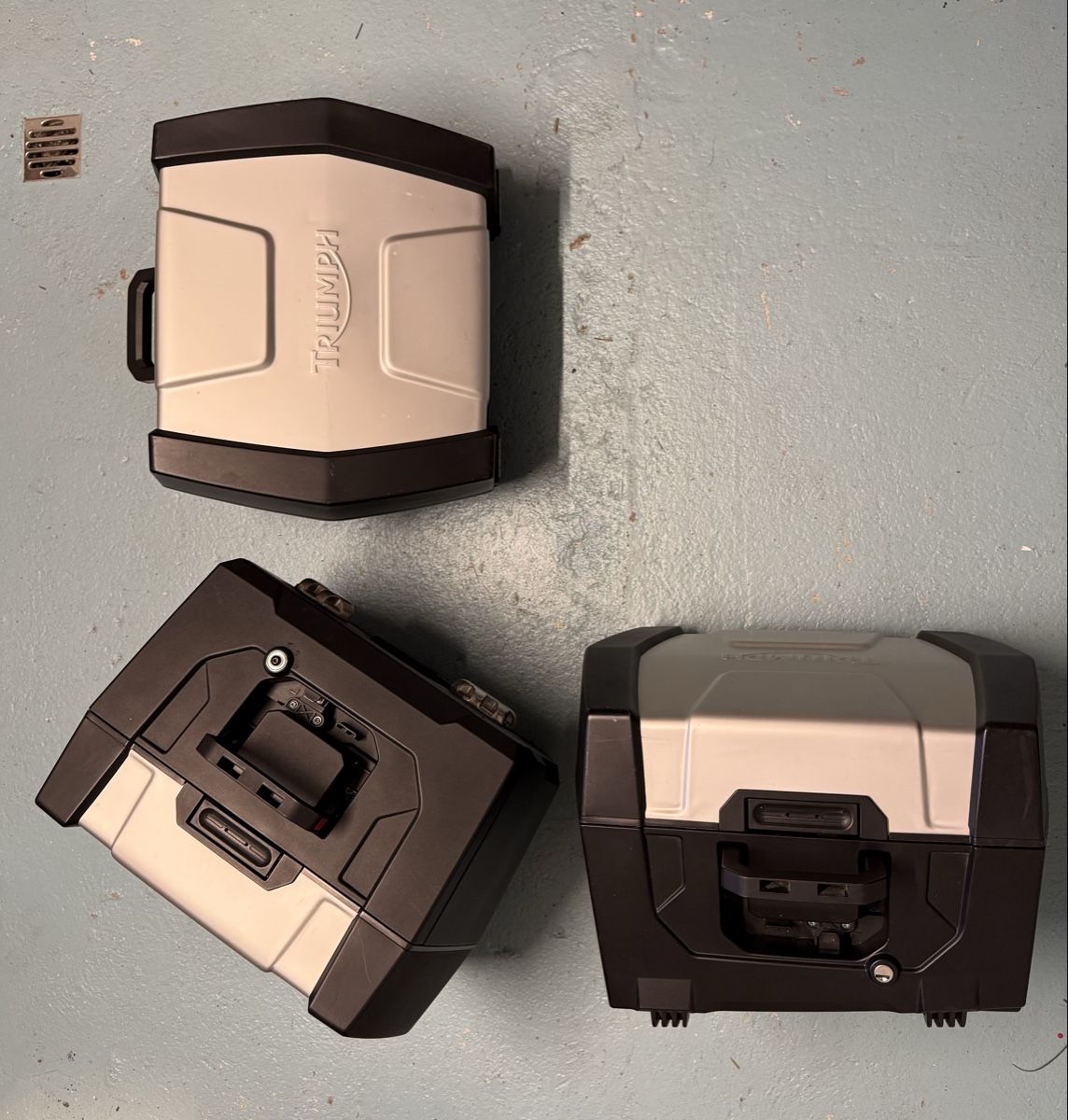 Triumph Topcase: Triumph Tiger Topcase und Seitenkoffer, Original – Usato da Deitingen venduto da 1708