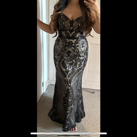 Magnifique robe longue  Forme: bustier, sirène  Couleurs: no