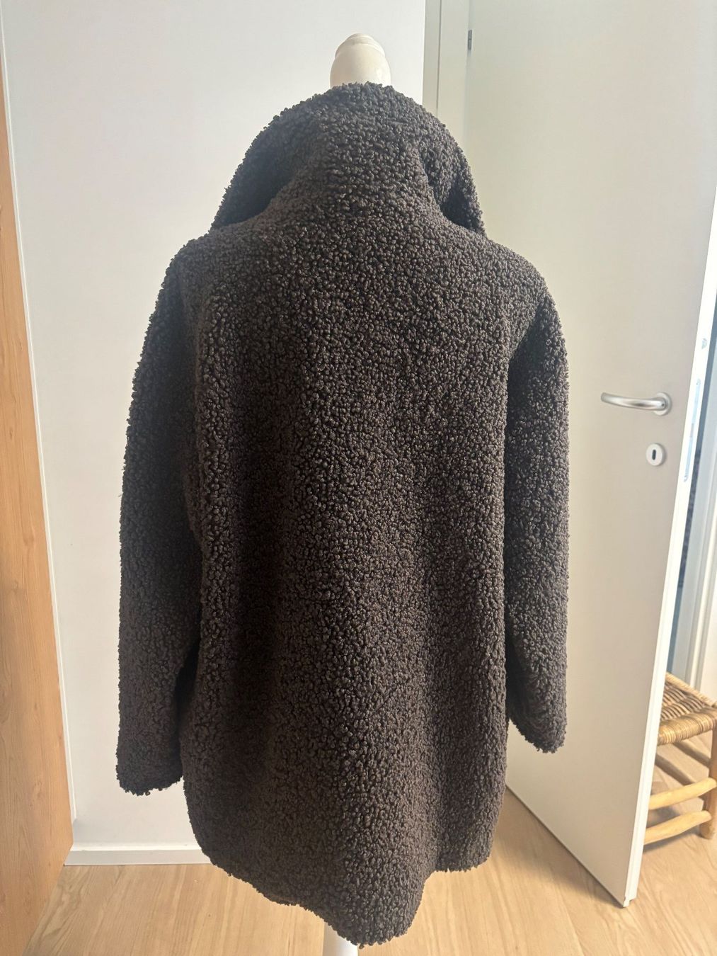 Manteaux: Wunderschöner Mantel choco-braun 38 – Neuf (Voir description) à Zürich par McQeen 1