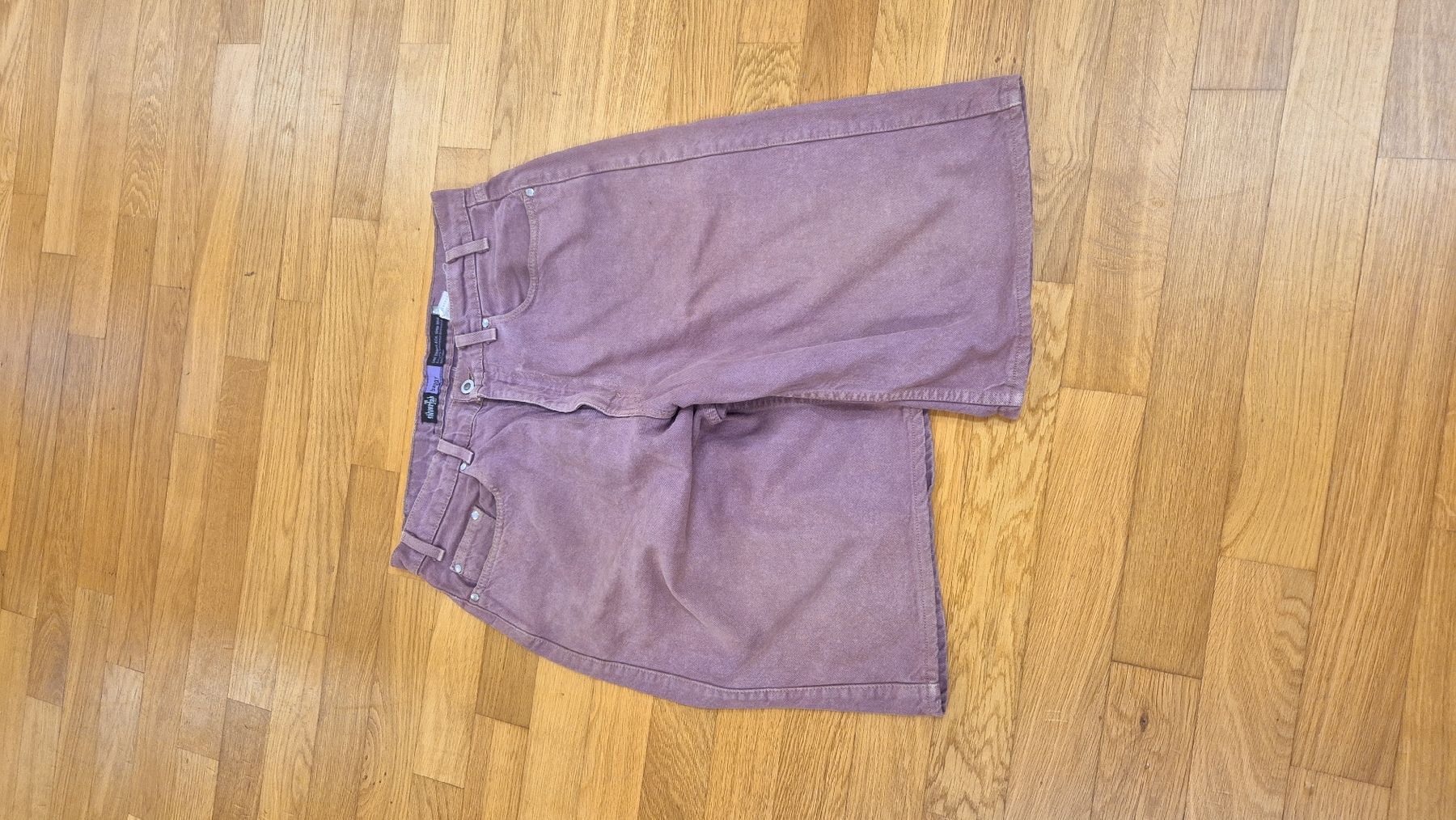 Levi's Jeans: vintage levis jorts – Usato da Sarnen venduto da Fashionstuff 1