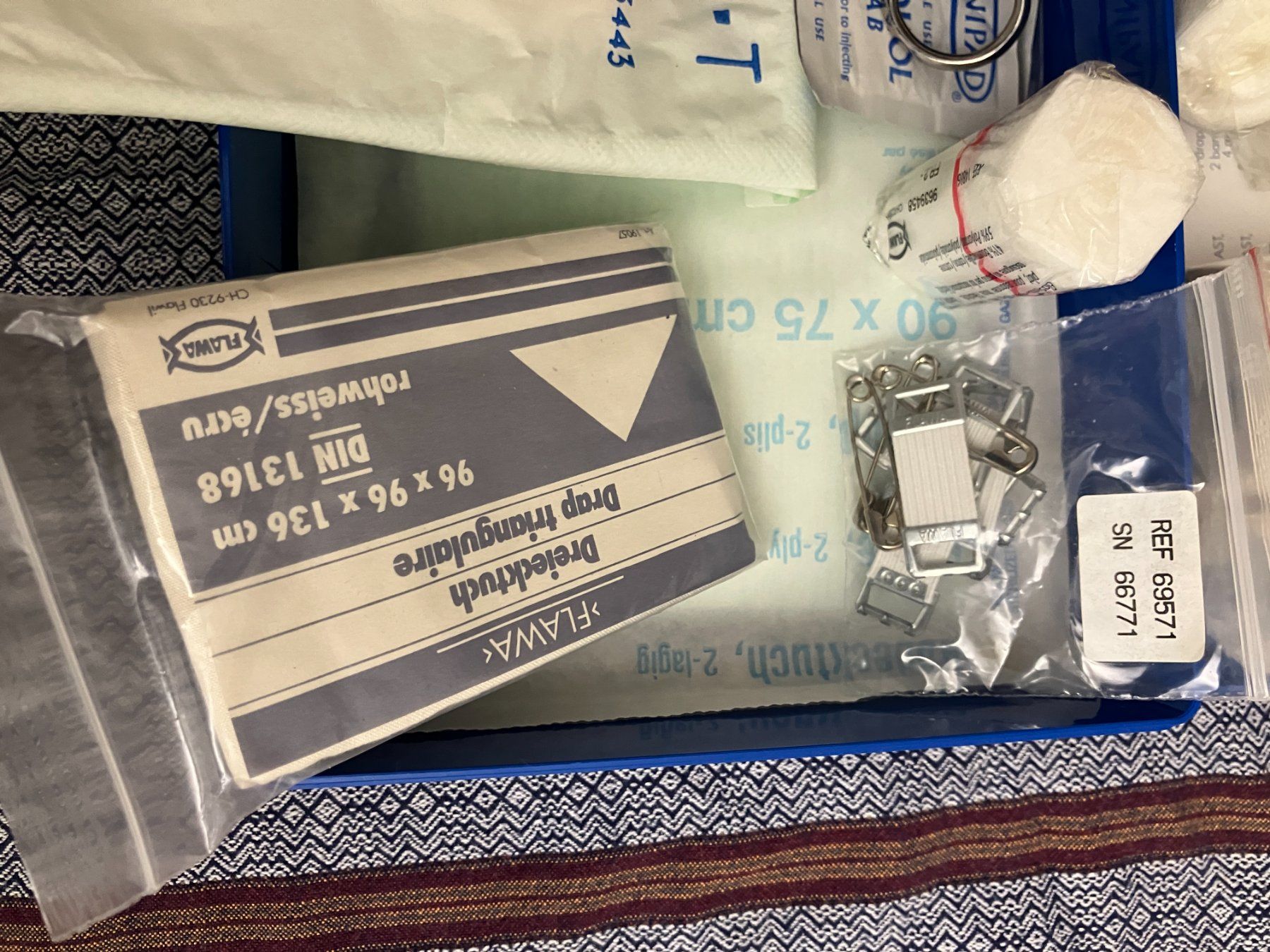 Verbandkästen: Schweizer Auto Apotheke – Gebraucht aus Zürich von Blackbelt37 2