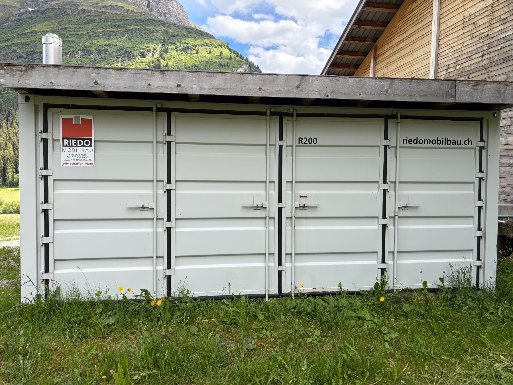 Radiatori: Holzschnitzelheizung in Container – Usato da Nufenen venduto da Boston77 1