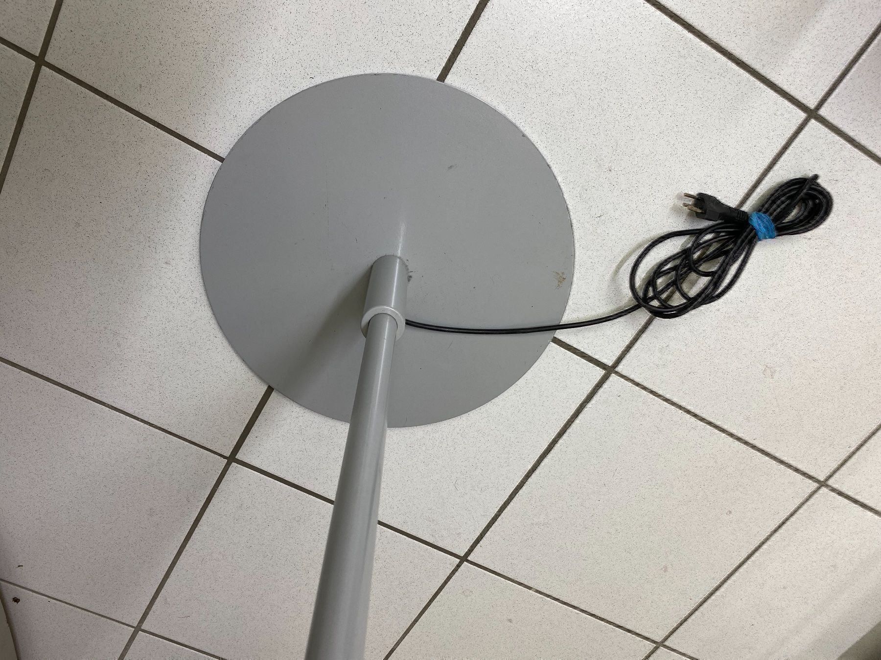 Lampade: Stehlampe mit Lichtsensor – Usato da Hinteregg venduto da Cadi1 5