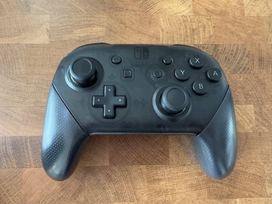 Controller: Nintendo Switch Pro Controller – Usato da Bussigny venduto da cmattiello