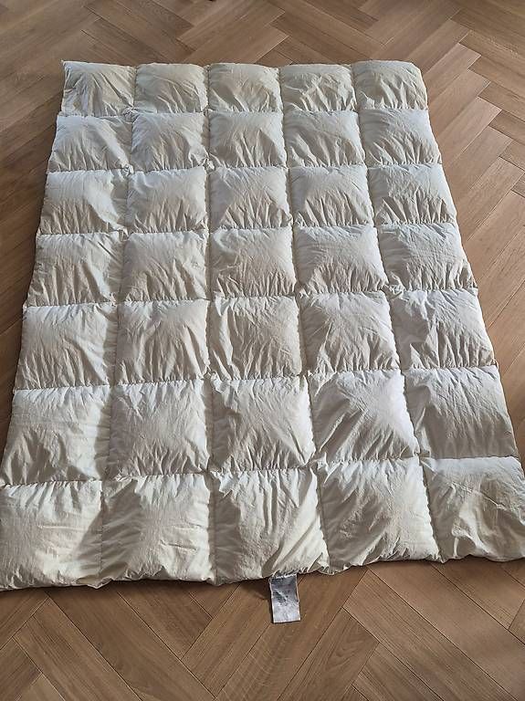 Coperte: Karo Duvet mit Daune 160x200cm – Usato da Frauenfeld venduto da Angie25