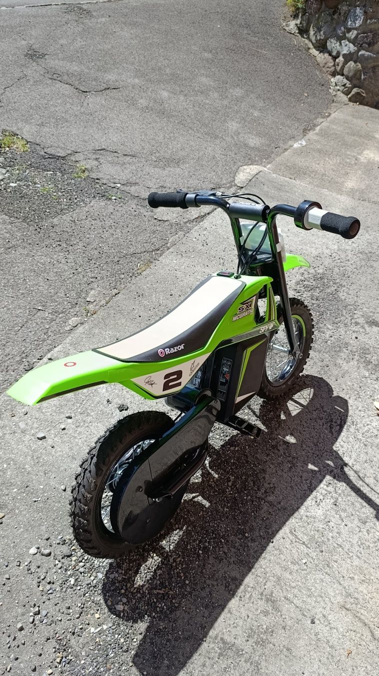 Fahrzeuge für Kinder: Kindermotorrad Razor SX125 McGrath – Neu (gemäss Beschreibung) aus Cham von sergmak 4
