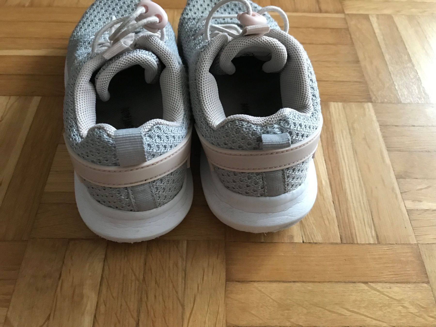 Scarpe per ragazze: Turnschuhe Sneaker von Beach Mountain Grösse 31 hellgrau – Usato da Emmenbrücke venduto da Hathor123 5
