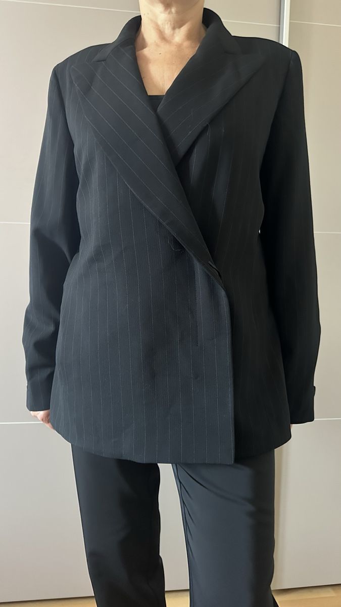 Max Mara Jacken: Veste Max Mara rayee noir taille 44 – Neu (gemäss Beschreibung) aus Vuippens von ale_6gkb