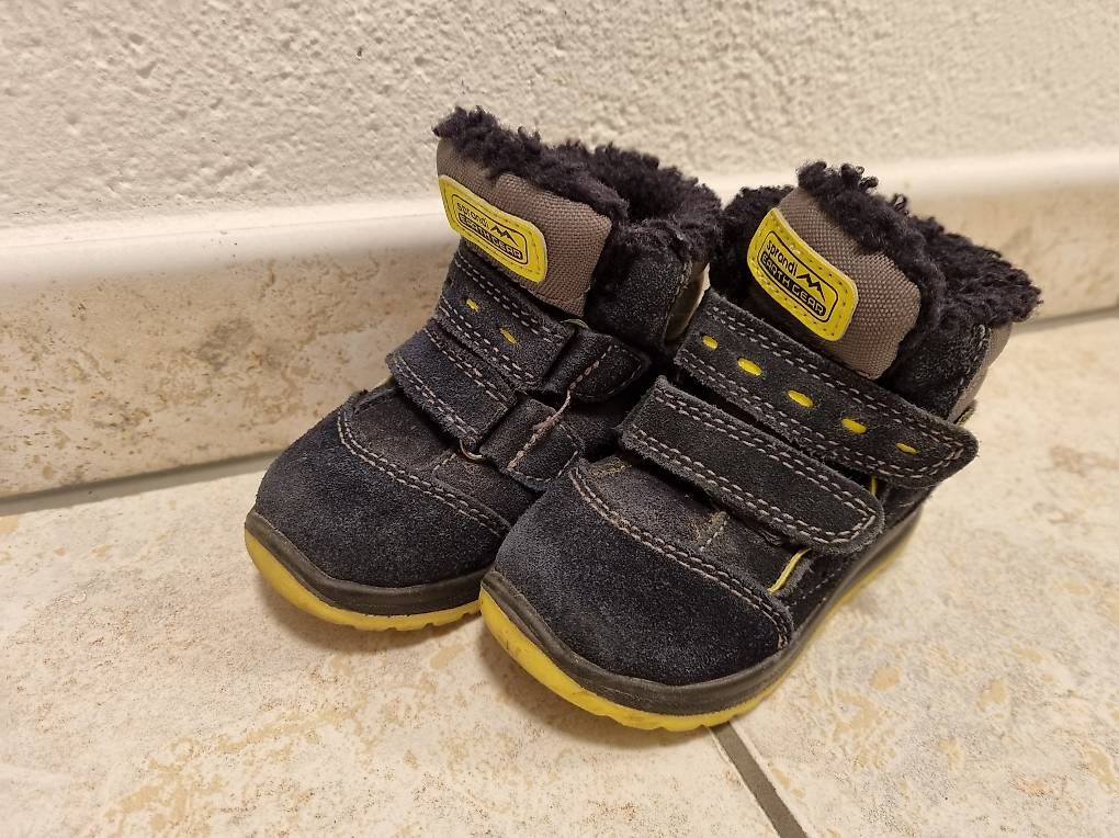 Schuhe für Jungen: Winterschuhe 23 – Gebraucht aus Horw von arco35