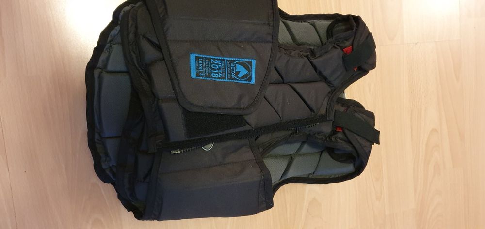 Protections: Rückenpanzer Reitsport, USG-Reitsport, Kinder und Jugendlich – D'occasion à Rheineck par Jmurmeli