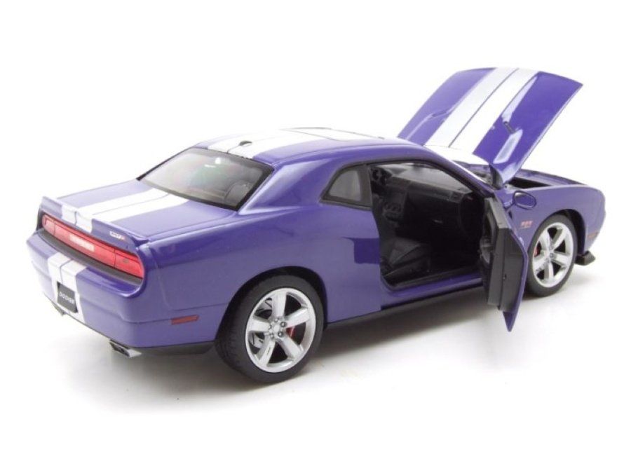 Dodge Modellini d'auto: Dodge Challenger SRT Phase I 2008-2014 violett met./ silber – Nuovo e nell'imballaggio originale da Gerlafingen venduto da espero88 7