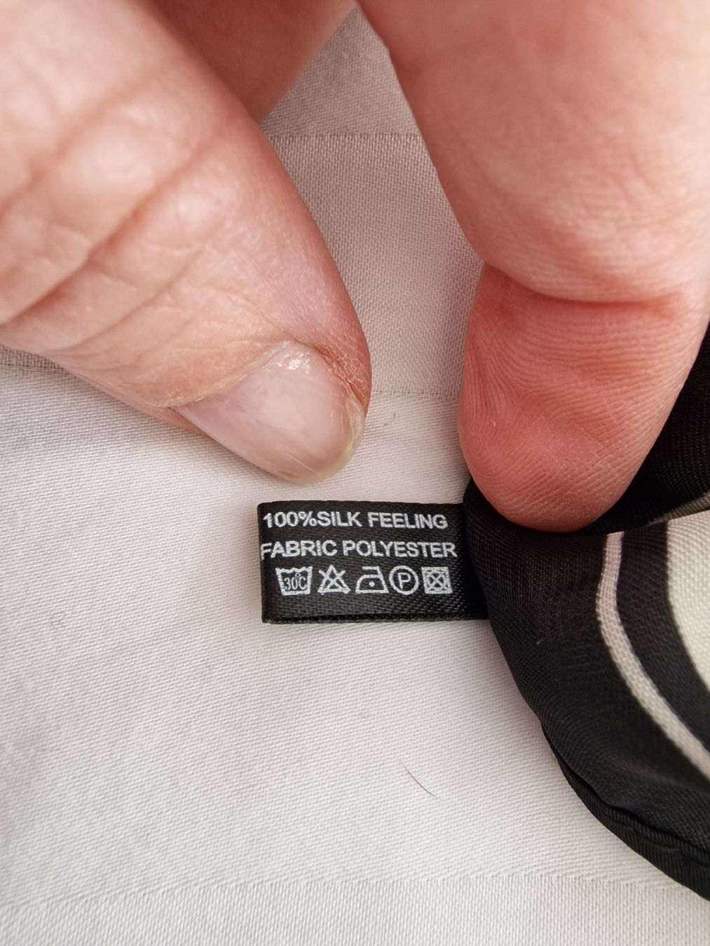 Foulard & Sciarpe: Foulard – Nuovo (secondo la descrizione) da St. Niklausen LU venduto da wishbonerfb 1