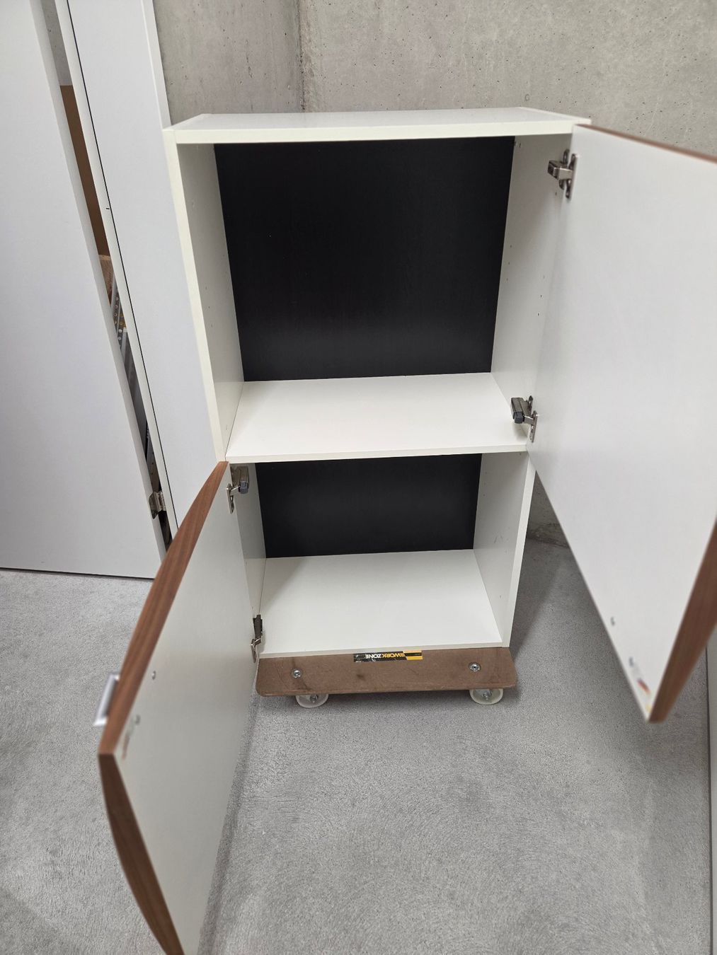 TV Möbel: TV Wall cabinet white with 2 doors walnut effect – Gebraucht aus Gockhausen von Alv_cer 3