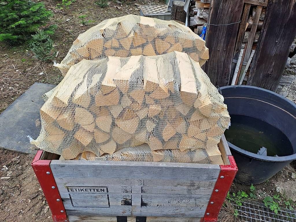 Holzartikel: 25 Kg Brennholz Säcke Chemineholz  – Gebraucht aus Affoltern am Albis von ret_6x6z 1