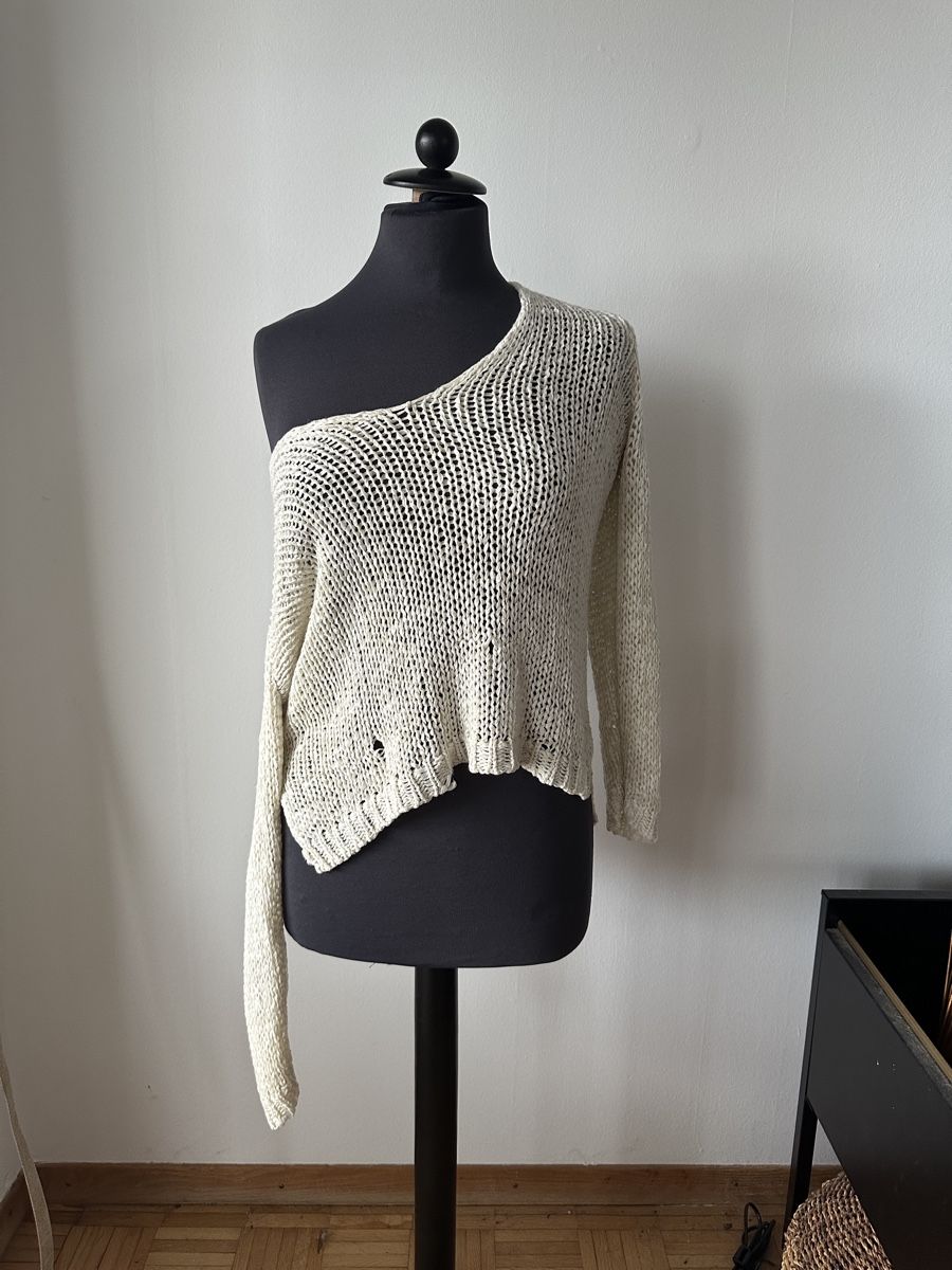 H&M Tops: Pullover H&M beige Grösse S mit Loechern guter Zustand – D'occasion à Wohlen AG par jes_9c79 1