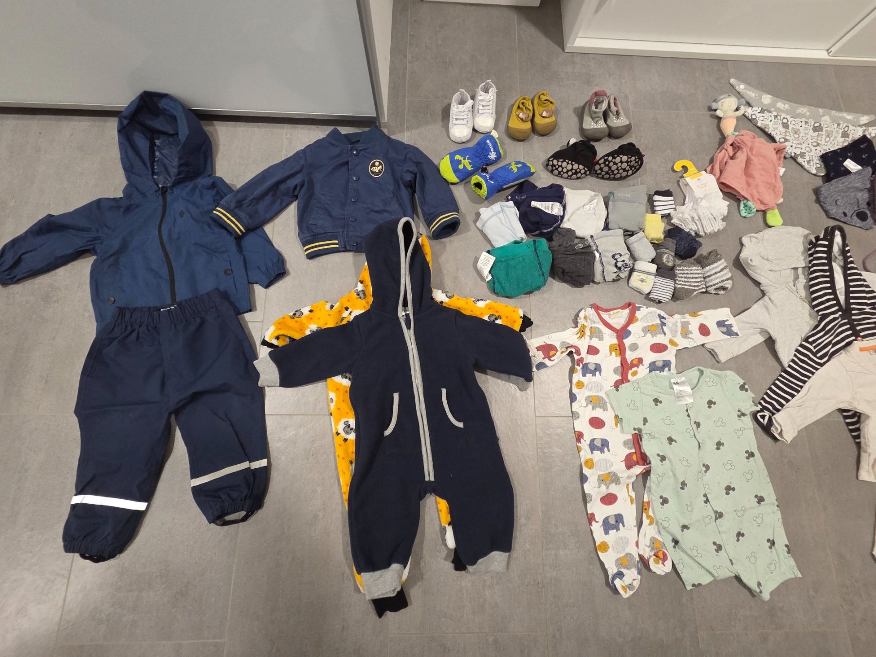 Lotti & Set di vestiti: Kinderkleider Paket Grösse 68 - 74 lang – Usato da Stetten SH venduto da ExtremMIB 1