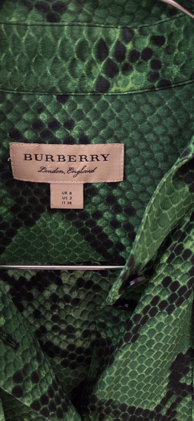 Burberry Chemisiers: Burberry Seidenbluse 34  – D'occasion à Hellbühl par Oki_doki 2