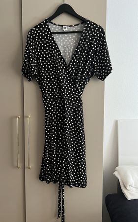 Damen Wickelkleid Herzmuster schwarz weiss Grösse L neu