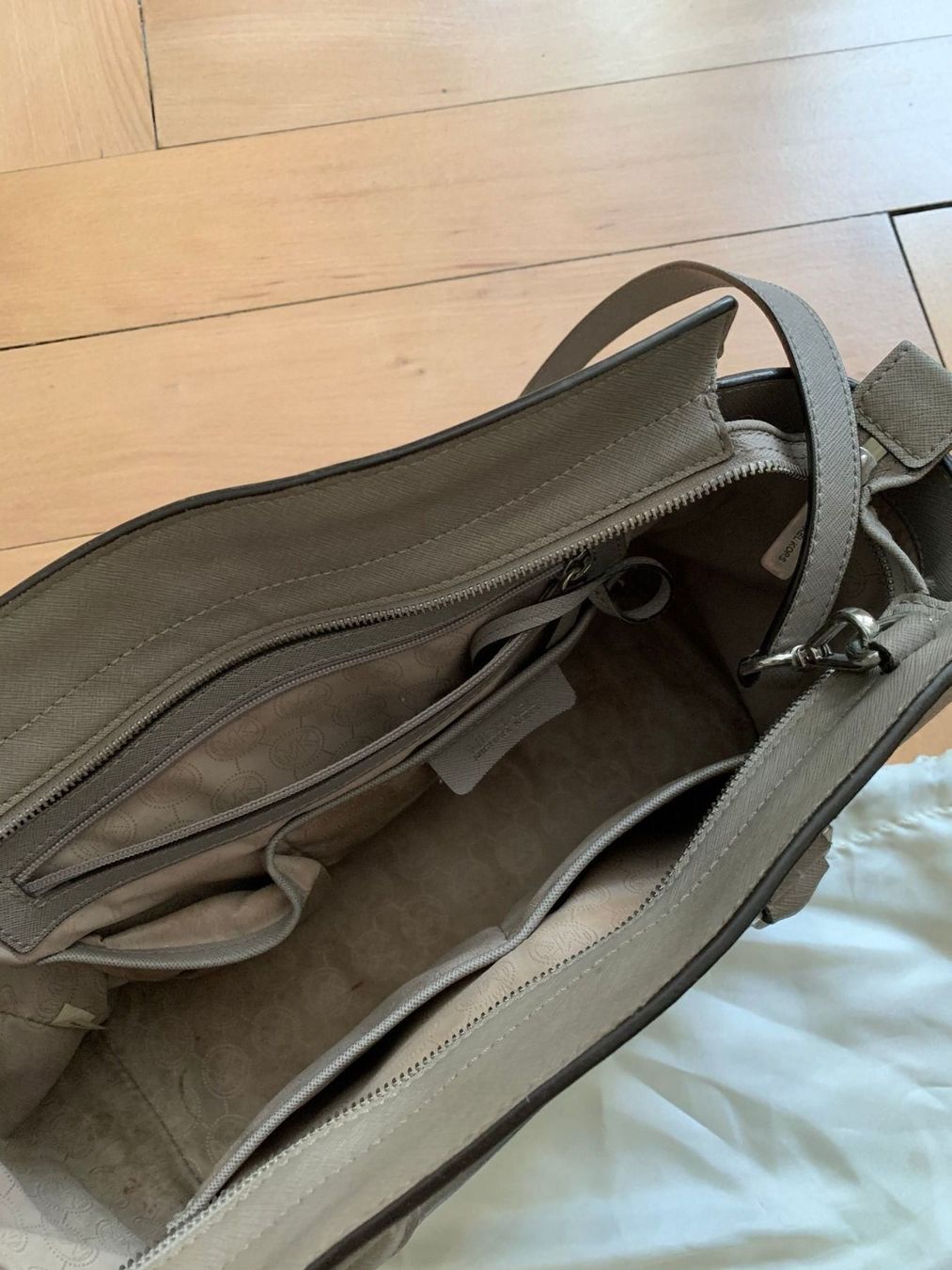 Michael Kors Borse da donna: MICHAEL KORS - Handtasche taupe-grau – Usato da Zürich venduto da Diazaio 3
