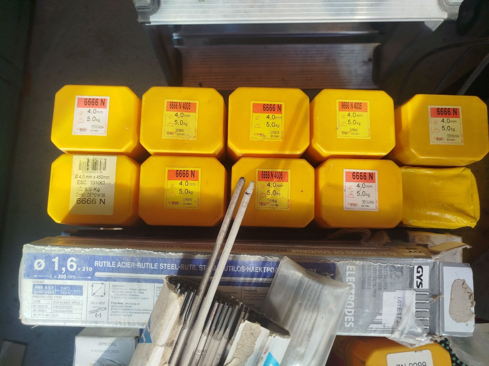 Postes à souder: Diverse Elektroden – D'occasion à Illnau par Metall8320 3
