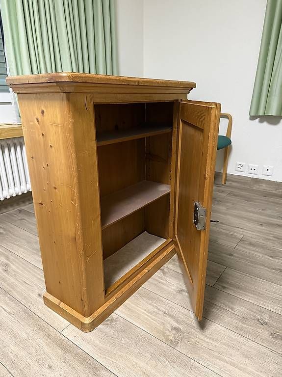 Schränke: Holz-Schrank klein – Gebraucht aus Immensee von ChrigiB01 2