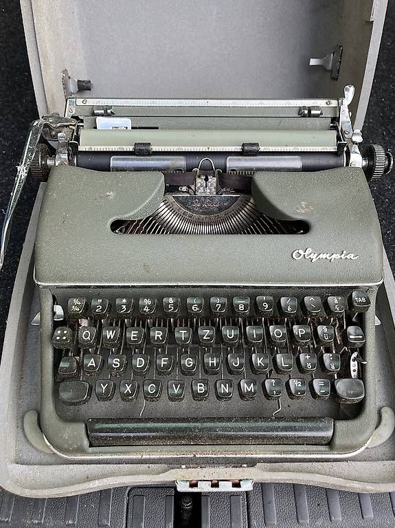 Macchine da scrivere: Olympia Deluxe Schreibmaschine – Usato da Möriken venduto da Niklaus74 2