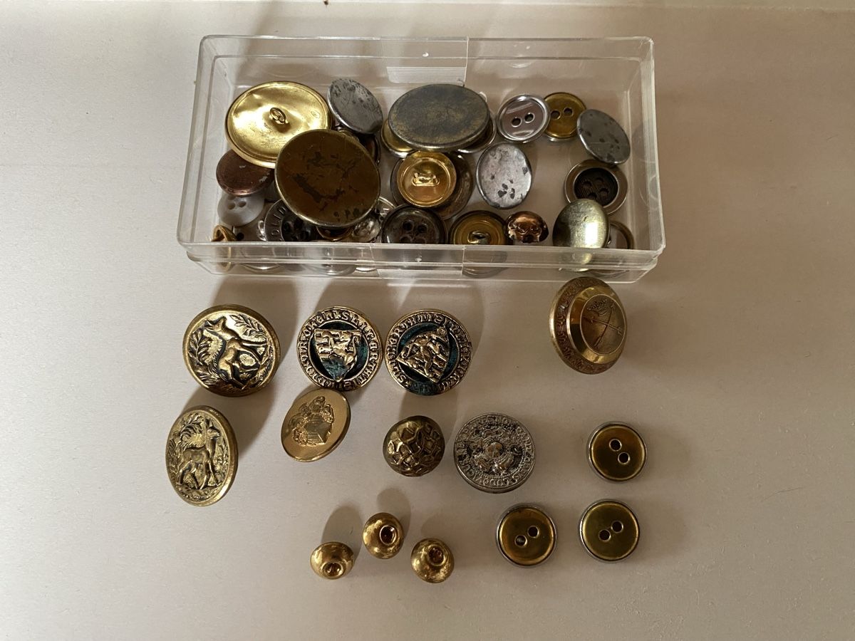 Kits de loisir créatif: Knöpfe, Knöpfe, Knöpfe  – D'occasion à Zimmerwald par Holzdata1 2