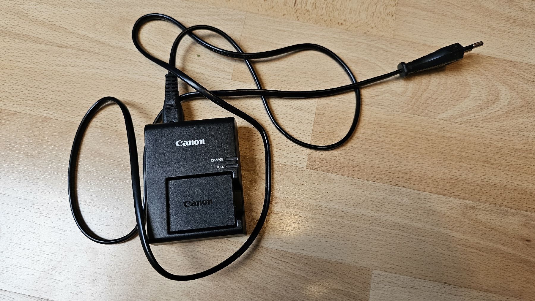 Canon Fotocamera: Canon EOS 1300D mit Objektiv 18-55mm Set – Usato da Suberg venduto da nat_qvg5 8