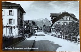 AK:  Sachseln - Brünigstrasse mit Giswilerstock