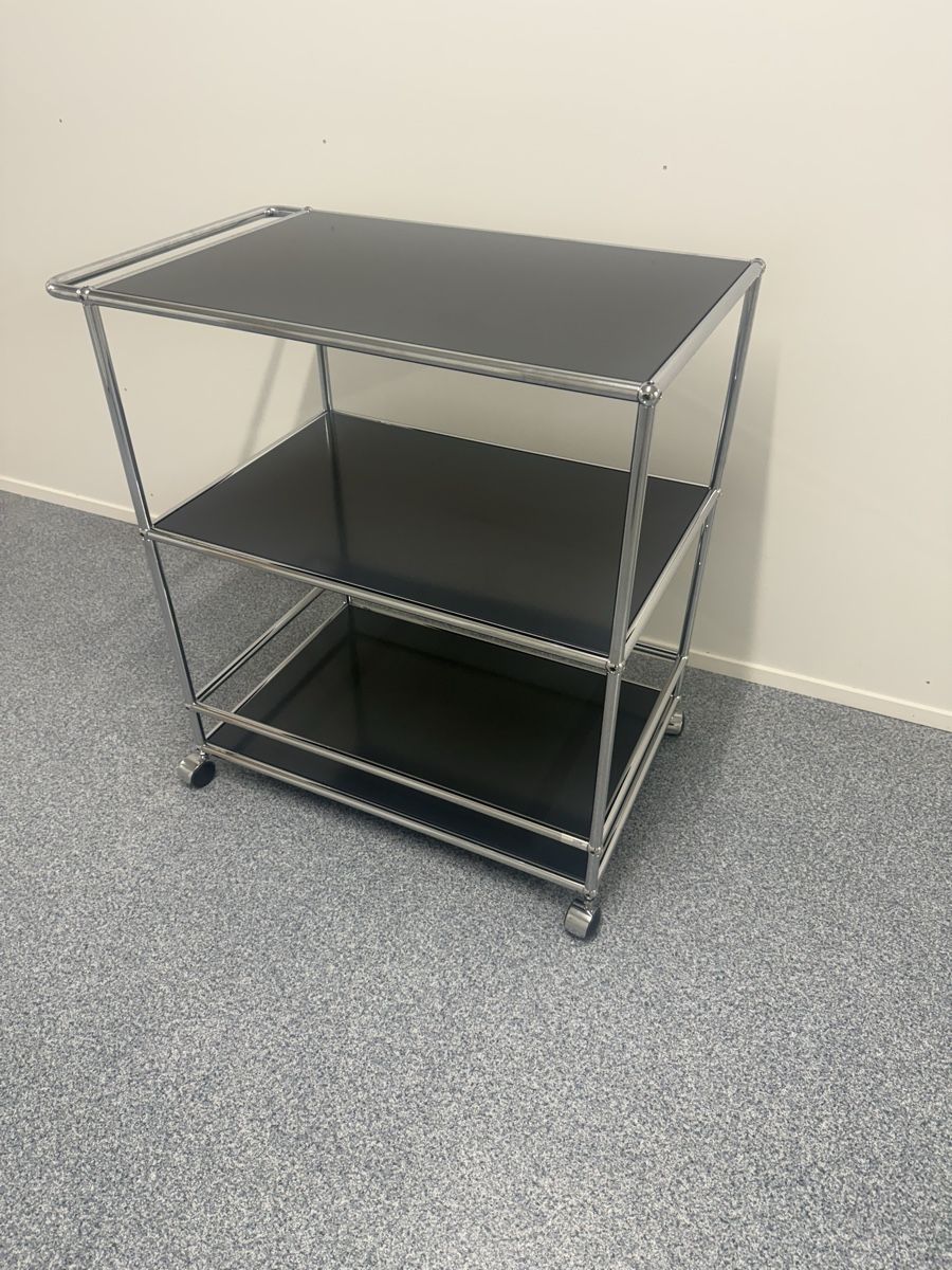 USM Étagères: USM Haller Servierwagen Anthrazit grau  – D'occasion à Balsthal par Designhaus.Schmitt 5