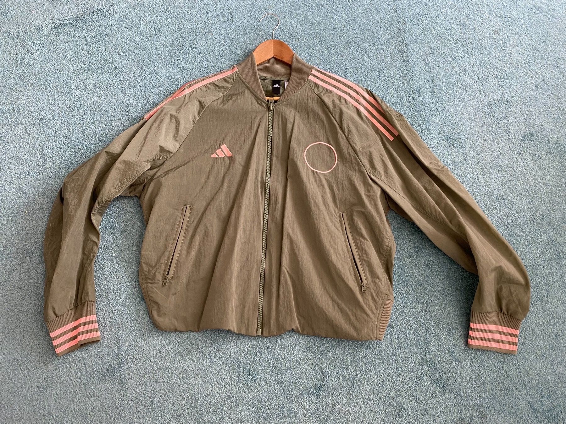 Adidas Jacken: Adidas Jacke Bomber XXL Neu – Neu (gemäss Beschreibung) aus Küsnacht ZH von sabinamari