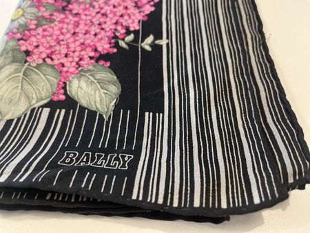BALLY Seidentuch - Schwarz mit Blumenmuster - Vintage