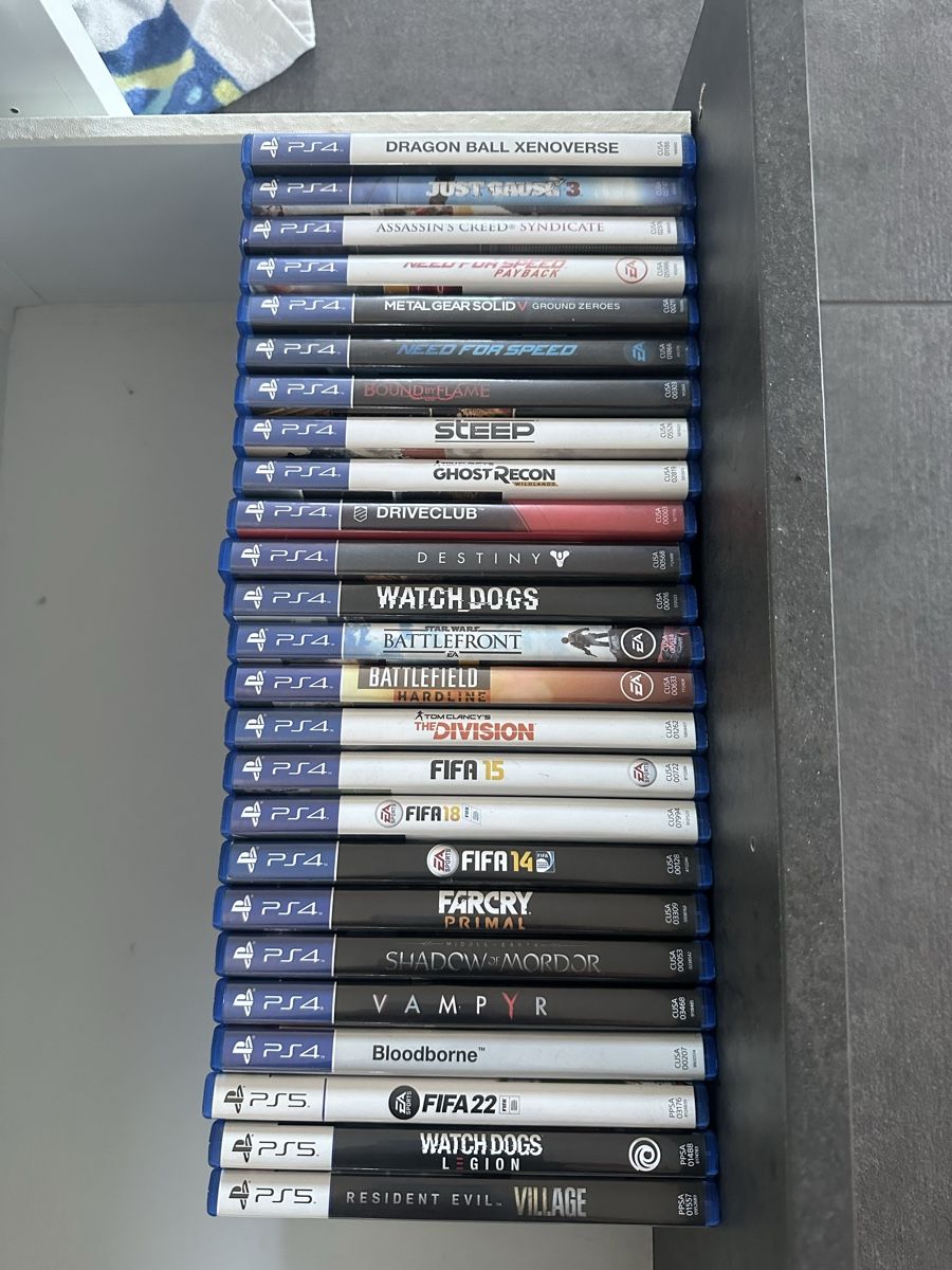 Sony Console: PlayStation 5 Disk,3+22Games&Div.DVDs,3Controller,Chargerpot – Usato da Heimberg venduto da mister_k11 3