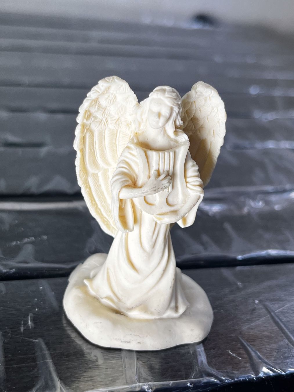 Figuren: Religiöse Engelsfigur, die auf einer Harfe spielt, 1994 – Gebraucht aus Tafers von JP911 1