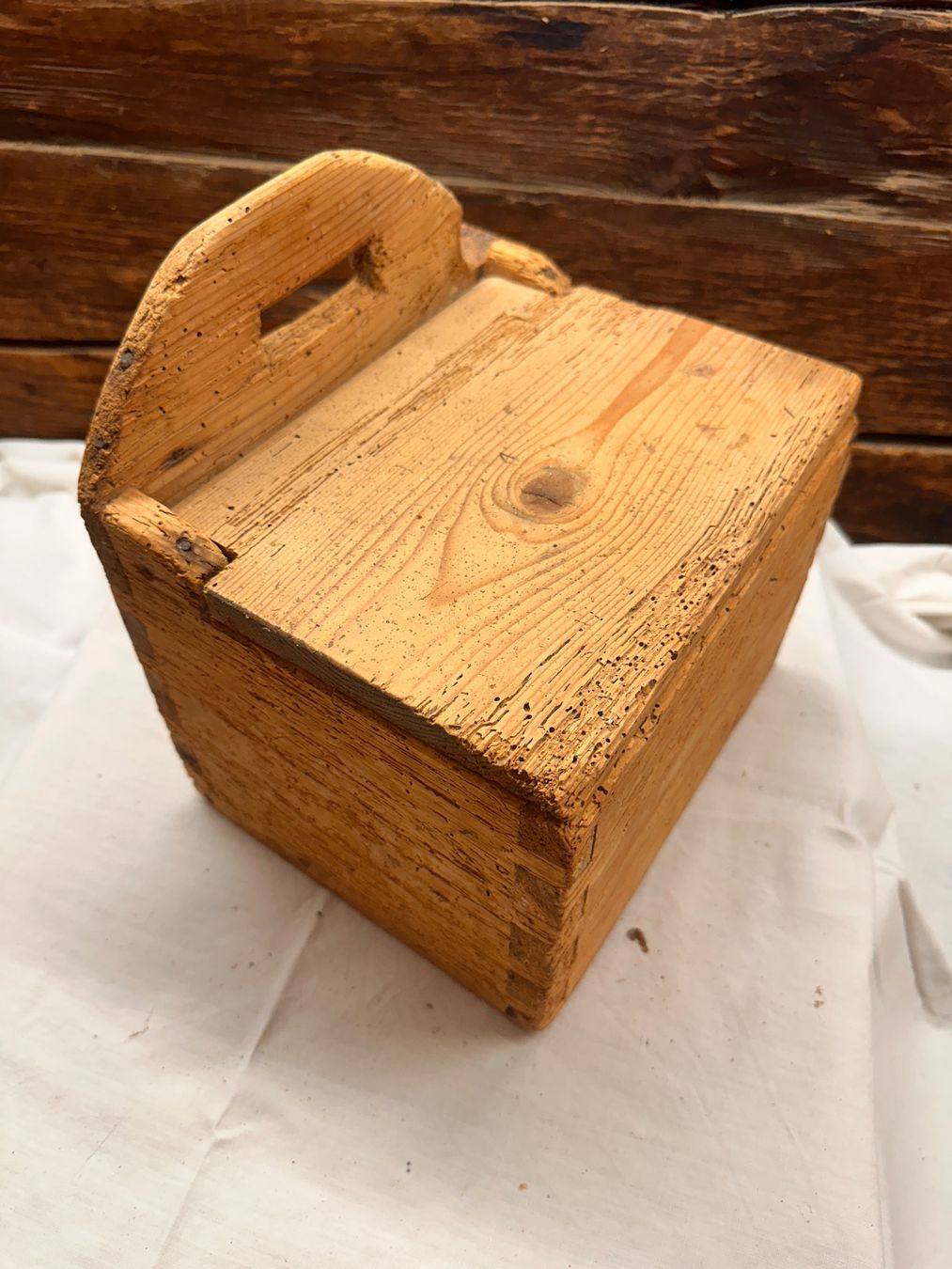 Transportkisten: Antike Holzbox mit Deckel – Gebraucht aus Einsiedeln von Vtec1987