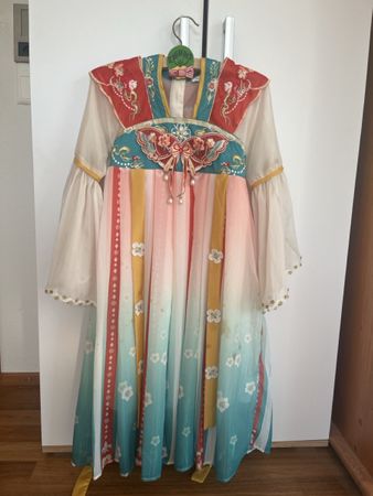 Traditionelles chinesisches Kinderkleid / Hanfu
