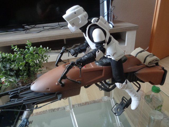 Star Wars Statuette: Star Wars Hasbro Scout mit Bike – Usato da sargans venduto da Angamar 2