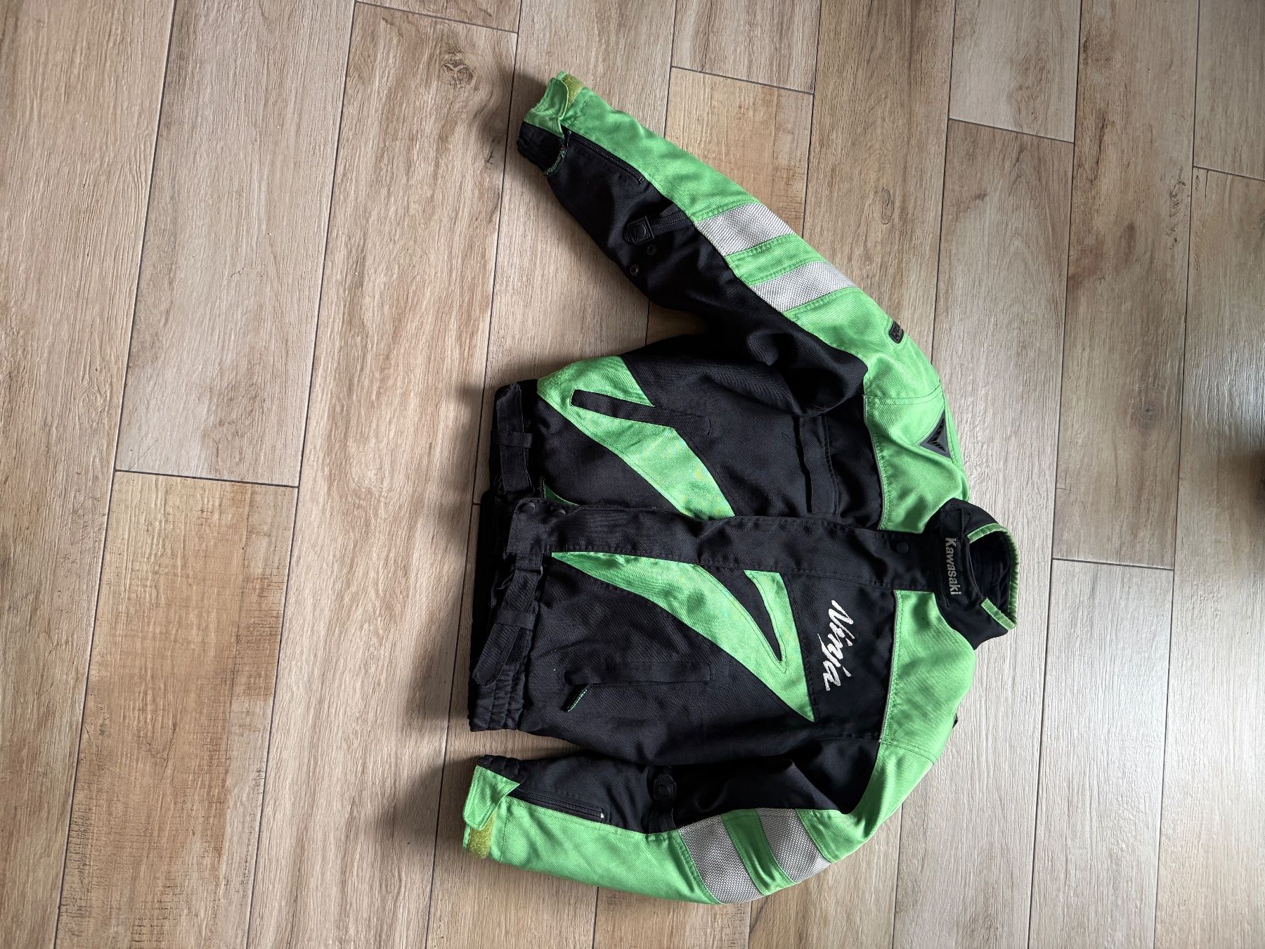 Lotti di vestiti: Habits de moto Vert Kawasaki – Usato da Crassier venduto da pet_sn9s 7