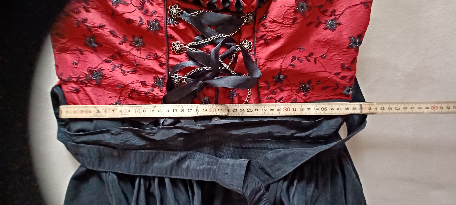 Vestiti: Fuchs Trachtenmode Dirndl Gr. 40, Rot-Schwarz – Nuovo (secondo la descrizione) da Plaffeien venduto da Morituri 1
