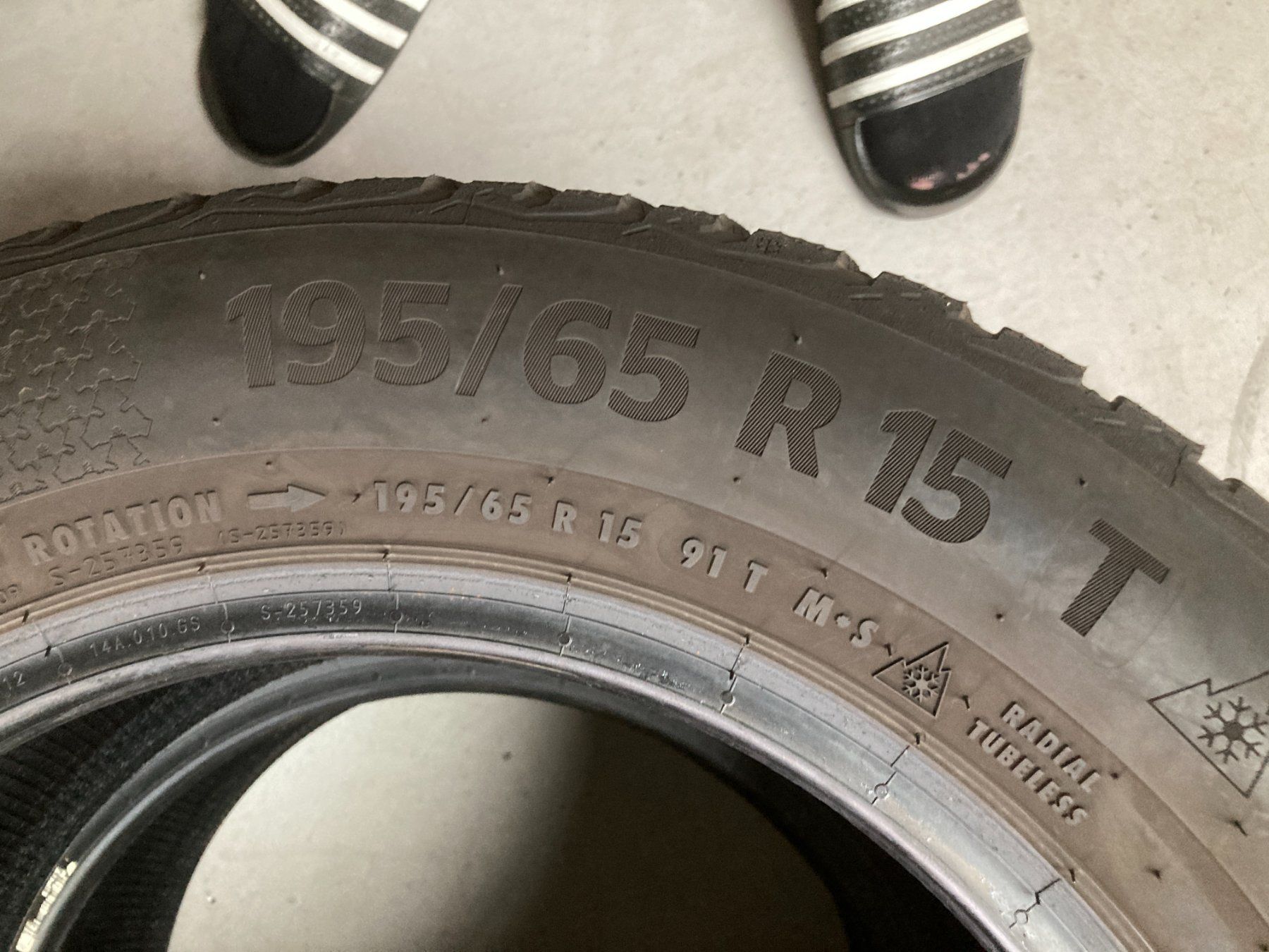 Continental Pneus & Kompletträder: 195/65R15 Winterpneu Continental – Gebraucht aus Cham von WB2223 3