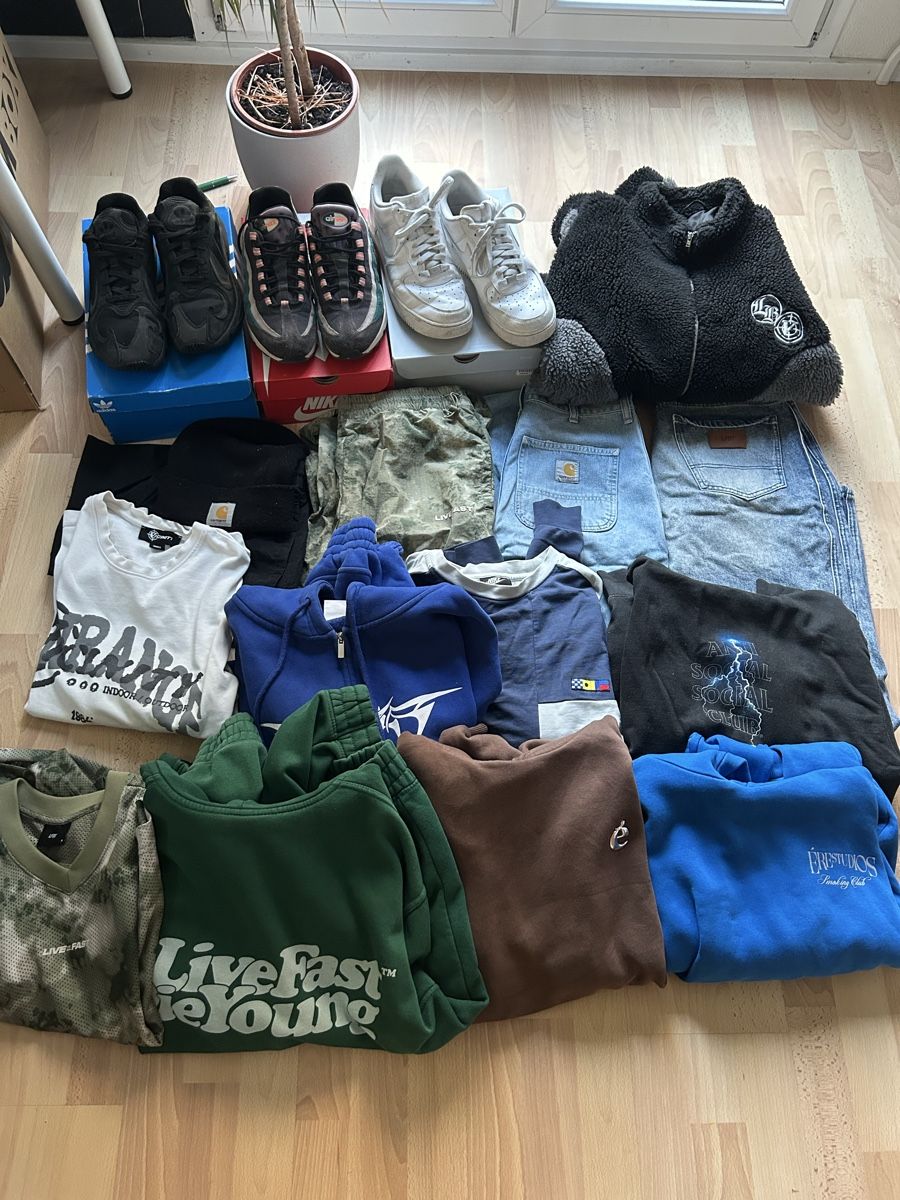 Lotti di vestiti: Marken Kleider- und Schuhpaket – Usato da Wettingen venduto da joe_6ylf