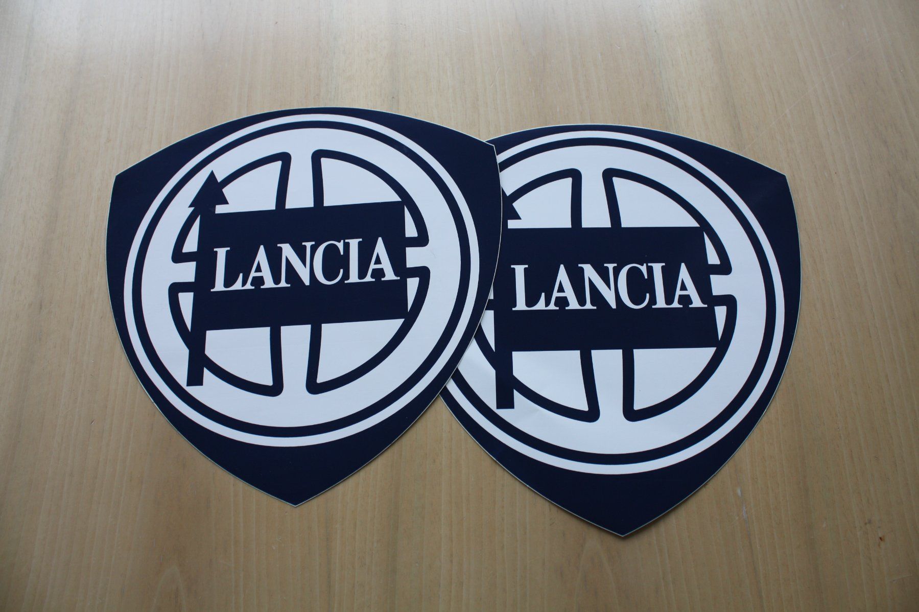 Sticker: 2x Lancia Aufkleber Sticker Logo Emblem – Nuovo (secondo la descrizione) da Wikon venduto da erwin400