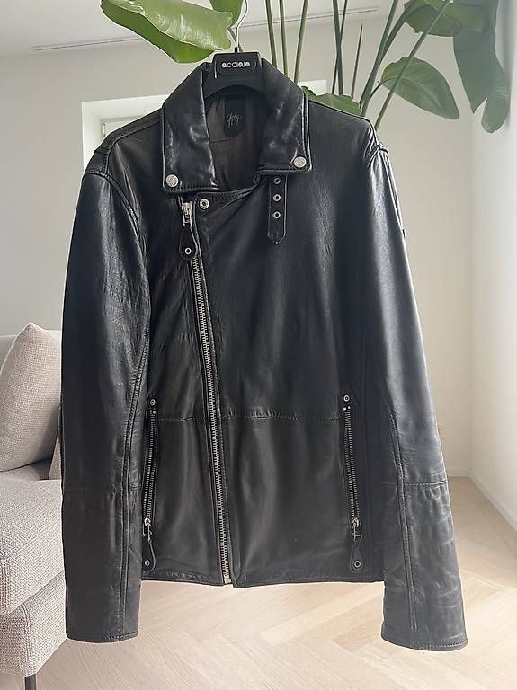 Jacken: Schwarze Lederjacke – Gebraucht aus Bülach von fla_6bnw