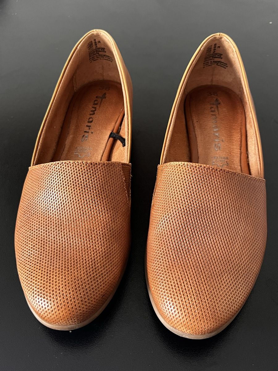 Tamaris Scarpe da donna: wunderschöne Slipper / Loafer Leder von Tamaris, 36 – Usato da Bern venduto da savage03 3