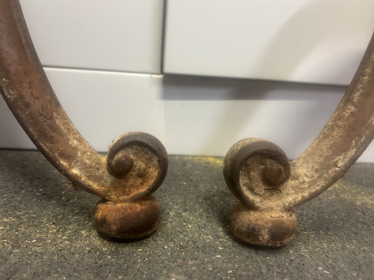 Altri mobili d'antiquariato: Tischbeine Guss – Usato da Wangen ZH venduto da Brihint 4