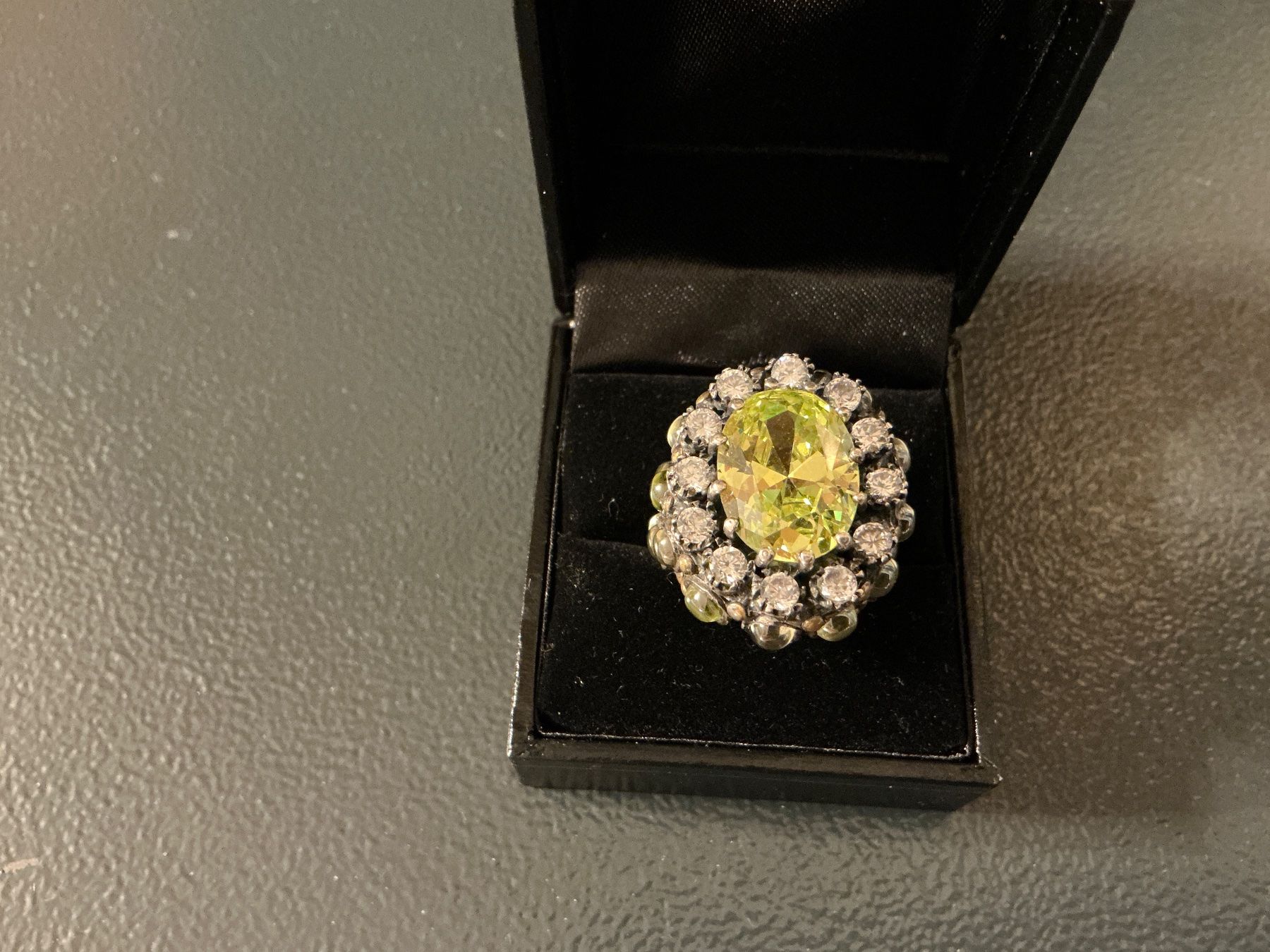 Anelli: Cocktailring mit Peridot – Usato da Moosseedorf venduto da MarcPSahli