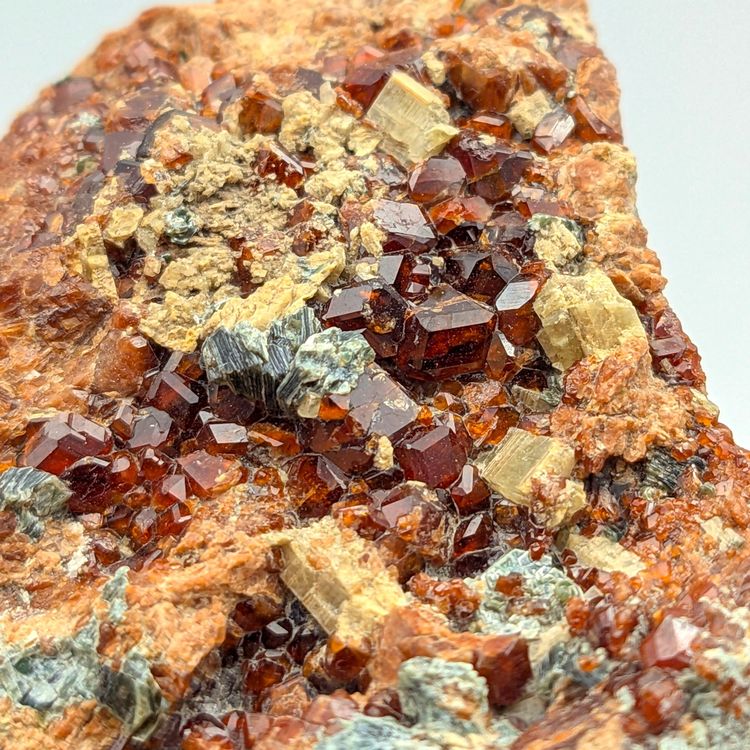 HESSONIT Roter GRANAT mit CLINOCHLOR, Italien | Kaufen auf Ricardo