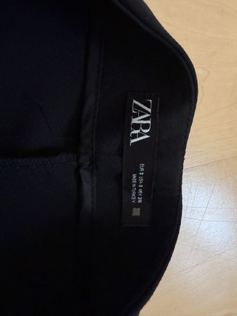 ZARA SCHWARZE SHORTS MIT GOLDKNÖPFEN
