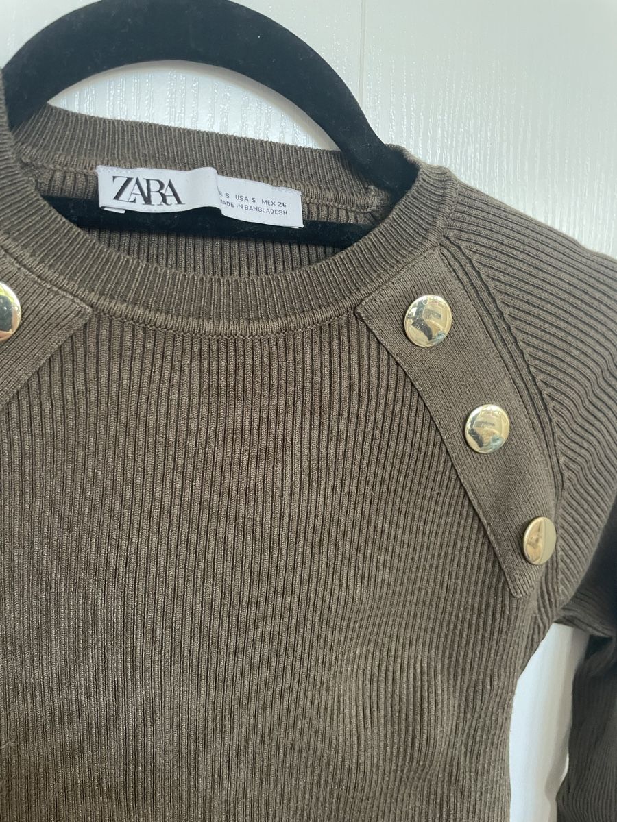 Zara Top: Haut manches longues avec détails doré, taille S – Usato da Châtelaine venduto da nan_j75j 3