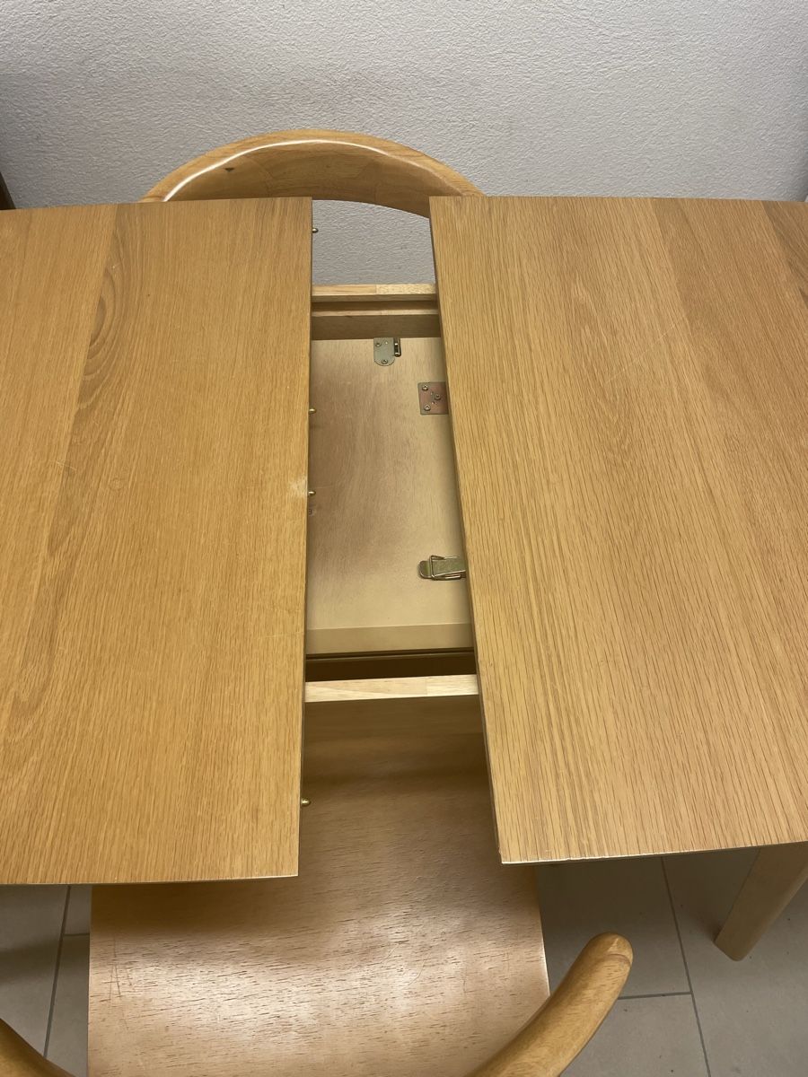 Set di tavolo e panche: Dining table - Extendable - with 4 chairs – Usato da Oberägeri venduto da ehs_dq8c 5